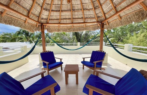 Caye Caulker House | Single Family House w/Pool/AC/Dock Free Paddleboards-sleeps 6