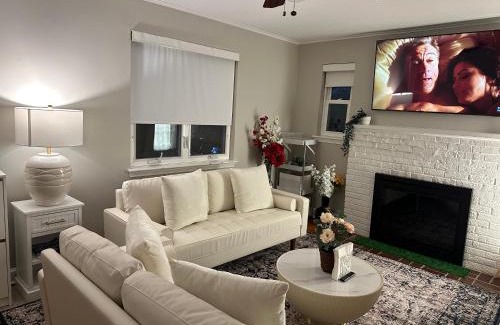 Douglas Park Villa | Single Family House in Arlington