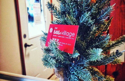 Mount Horeb Hotel | Single Full Room at The Little Village in Mount Horeb