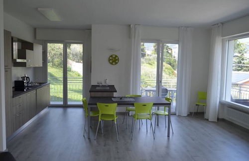 Malcesine House | Single house, 2 double and 1 single room A/C and wifi "La Svolta Holidays"