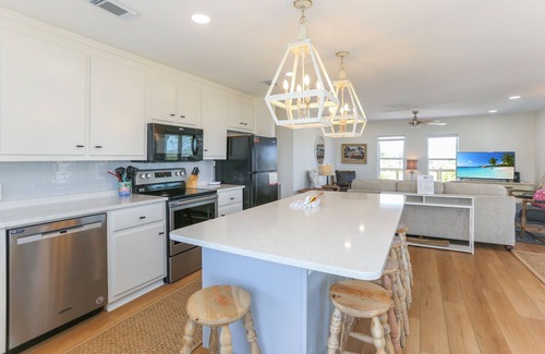 Indian Pass House | Single Level Home, Lots of Parking, Quiet Neighborhood ~ Brodie House