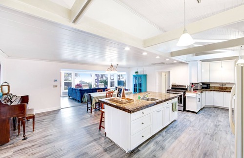Mendocino House | Single-Level Ocean View Getaway w/Private Hot Tub, Free WiFi & Wood Stove