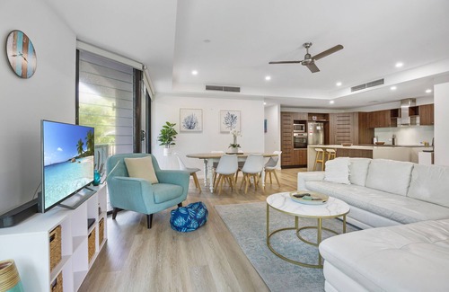 Peregian Beach Apartment | Single level Peregian apartment 2 min walk to beach