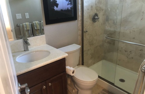 Yountville House | Single level remodeled patio home with 3 bedrooms/2 bathrooms and a garage.