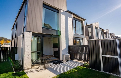 Albert Town Cottage | SINGLE MALT - WANAKA HOLIDAY HOME, family friendly in Wanaka