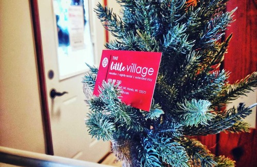 Mount Horeb Hotel | Single Queen Room at the Little Village