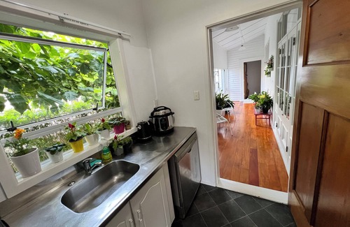Epsom Bed & Breakfast | SINGLE ROOM ONLY Shared Bathroom @ LA CASA BONITA AUCKLAND 8 Bedroom Villa