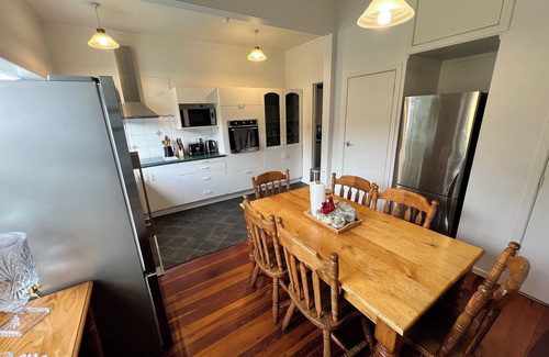 Epsom Bed & Breakfast | SINGLE ROOM ONLY Shared Bathroom @ LA CASA BONITA AUCKLAND 8 Bedroom Villa
