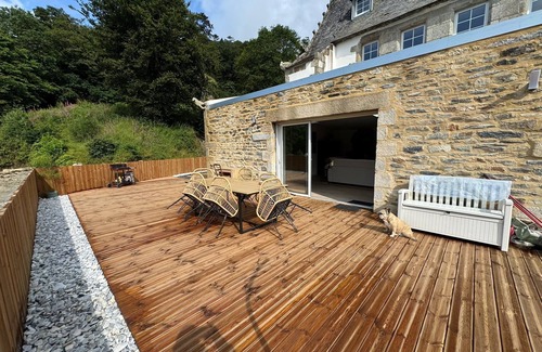 Plouneventer Apartment | Single-storey apartment with terrace in a 1520 mill