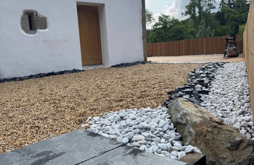 Plouneventer Apartment | Single-storey apartment with terrace in a 1520 mill