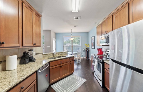 Round Rock House | Single Story｜Cozy 3B｜Garage & Parking Spot｜Pet-Friendly｜Fenced Backyard #42126