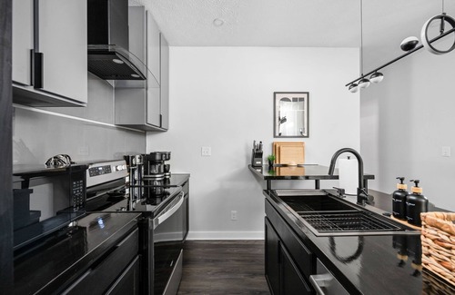 Indianapolis House | Single Story | Downtown Indy + Garage Parking!