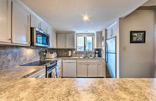 Fairfield Bay Condo | Single-Story Fairfield Bay Condo w/Deck!