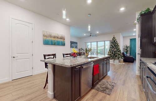 Elk Grove House | Single-story home with private patio, grill, AC, W/D, & central location