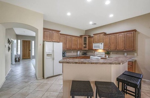 Maricopa House | Single Story Retreat: Heated Pool, Hot Tub, BBQ!