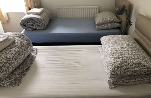 Lewisham House | Single/Twin rooms in Catford Homestay