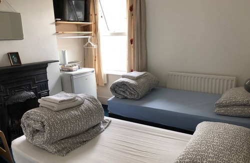 Lewisham House | Single/Twin rooms in Catford Homestay