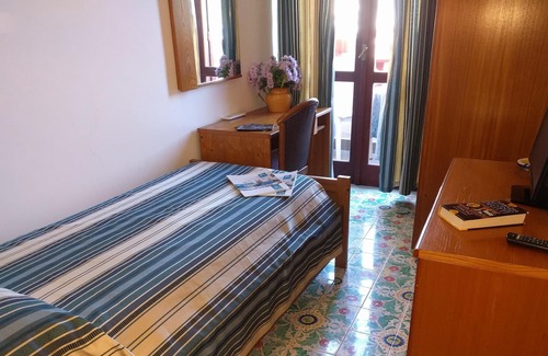 Sant'Angelo House | Singola VM-Single room-Ensuite with Shower-Sea View