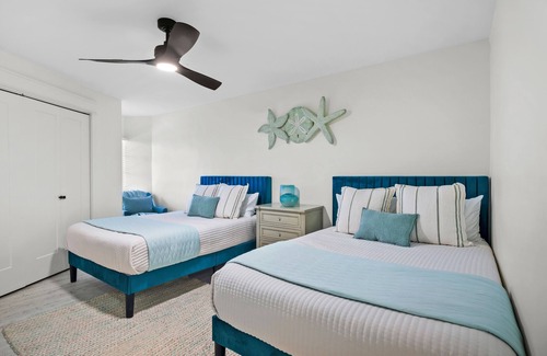 Destin Condo | Sip a glass of wine on our balcony Private Beachfront views pool large courtyard