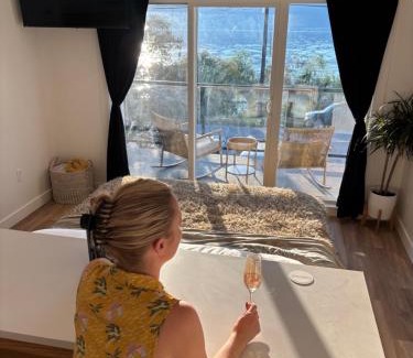 Central Okanagan House | Sip and Stay Lakeside
