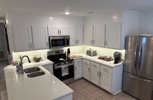 Oxford Cottage | Sip'ly Irresistible! Newly remodeled, 3-BD 3-Bath condo 1.7 miles from Campus!
