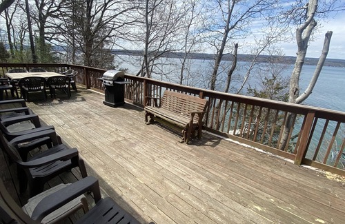 Valois Cottage | Sip, Splash, and Relax at Caywood Cottage - a peaceful wine country retreat!
