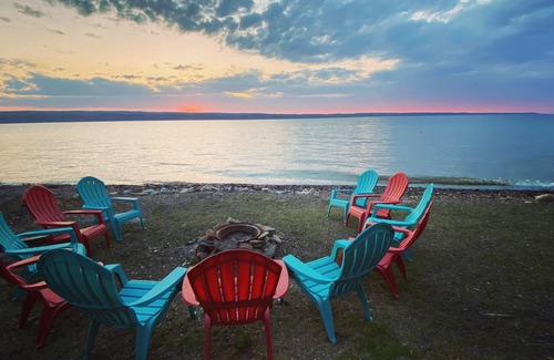 Valois Cottage | Sip, Splash, and Relax at Falls View Cottage! Family, Wine tours, Girls Trip!