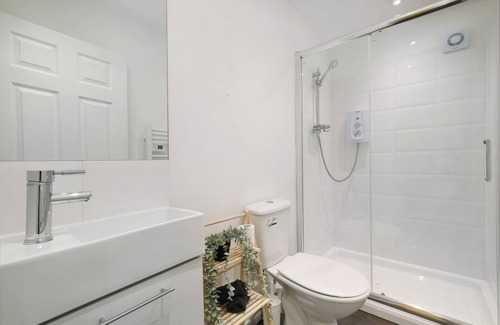 Heathrow Villages House | Sipson House West Drayton 3 bedroom 2 bathroom + parking close to LHR