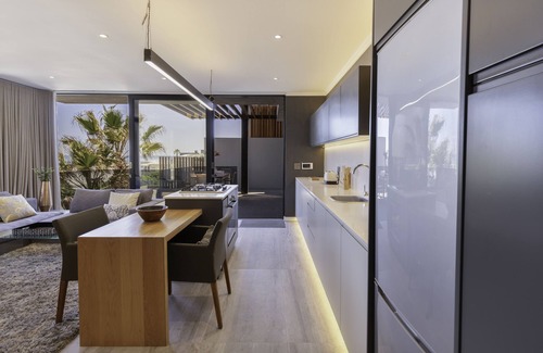 Big Bay Apartment | Sir David Baird 50A, Blouberg by HMH