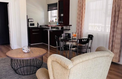 Humewood House | Sir Roys at the sea