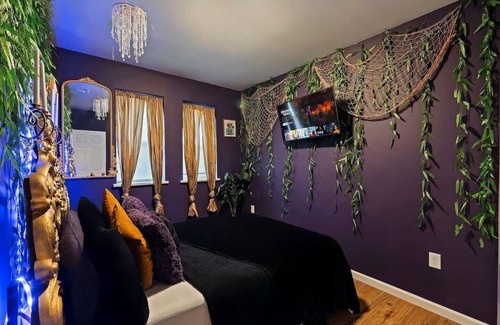 North Philadelphia East Apartment | Siren's Cozy Cove w/Adult Playroom in Center CITY