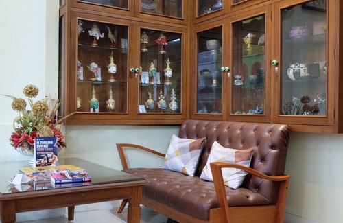 San Chao Pho Suea Hotel | Siri Poshtel Bangkok