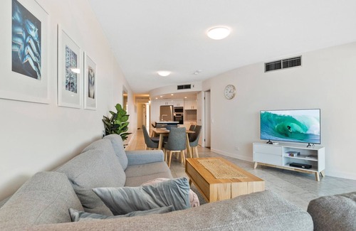Mooloolaba Apartment | Sirocco 906 by G1 Holidays - Two Bedroom Beachfront Oceanview Apartment in Sirocco Resort