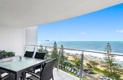 Mooloolaba Apartment | Sirocco 906 by G1 Holidays - Two Bedroom Beachfront Oceanview Apartment in Sirocco Resort