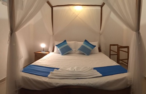 Dadalla West House | Siroy Lily is a Villa.