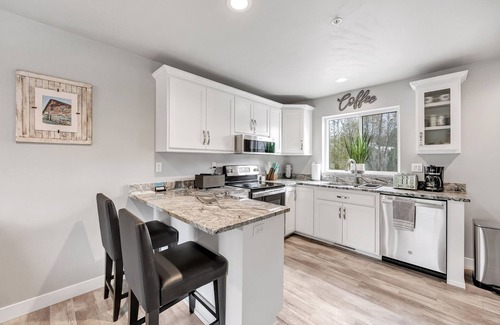 Sister Bay Condo | Sister Bay Serenity-Luxurious downtown condo!