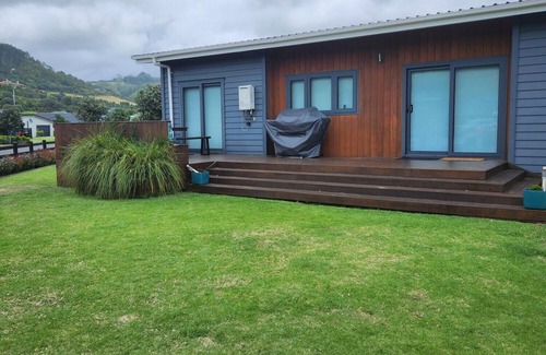Cooks Beach House | SIT BACK AND RELAX BY THE ESTUARY. Pet and Family Friendly!