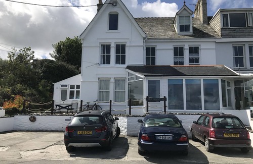 Port Isaac Apartment | Sit outside and look at the sea !