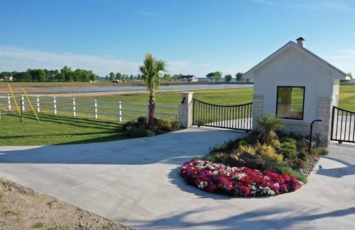 Kerens RV Rental | Site 148 @ Peninsula Point
