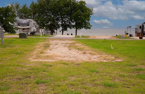 Kerens RV Rental | Site 182 @ Peninsula Point