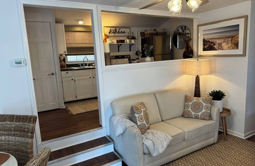 Myrtle Beach House | Site N40 Charmingly beautiful 2 bdrm newly remodeled bungalow Ocean Lakes!