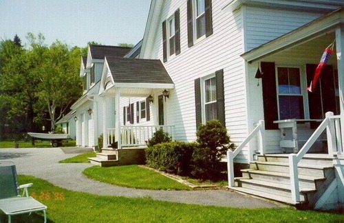 Bailey Island House | Situated at the waters edge with picturesque sunset views to Mt Washington.