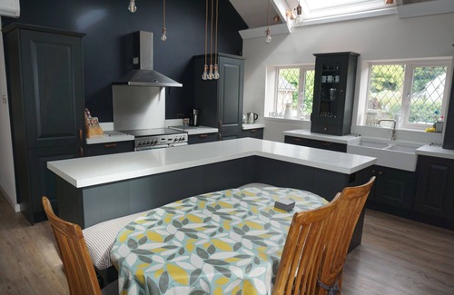 Slapton House | Situated in a quaint village-walking distance to Slapton Sand Beach & Ley