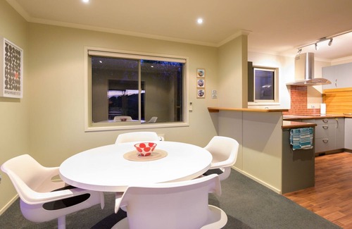 Atawhai House | Situated in Atawhai a short drive from central Nelson, with stunning ocean views