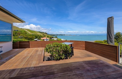 Atawhai House | Situated in Atawhai a short drive from central Nelson, with stunning ocean views