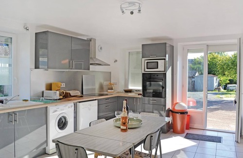 Voutezac House | Situated in the core of a beautiful village, this independent vacation home with large garden and la