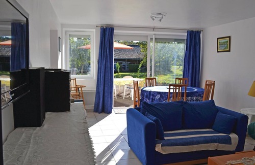 Voutezac House | Situated in the core of a beautiful village, this independent vacation home with large garden and la