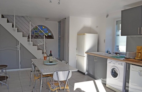 Voutezac House | Situated in the core of a beautiful village, this independent vacation home with large garden and la