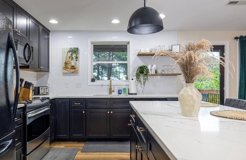 McGaheysville House | Situated in the Tree Tops w/Unbelievable Ski Slope Views Community Pool Access (Seasonal) Hot Tub
