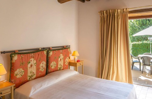 Bivio Lugnano House | Situated on a panoramic hill, this inviting stone house welcomes you in Lugnano.